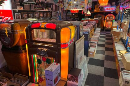 The Fifties Store (Bennys Fifties) jukeboxes on display.