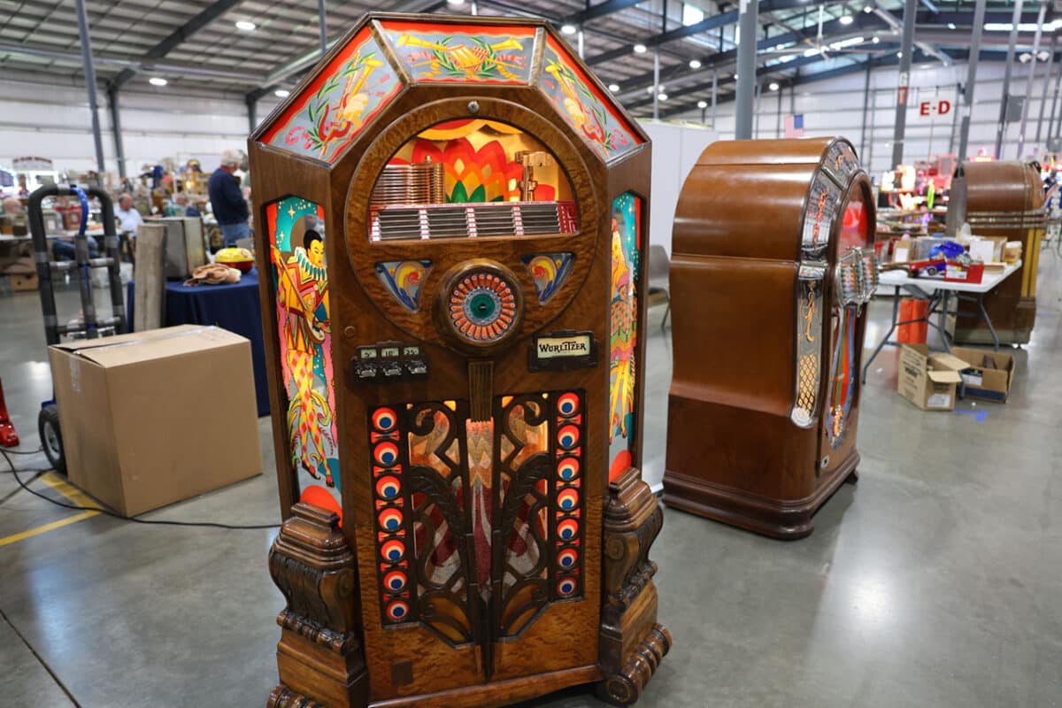 Wurlitzer Victory jukebox from World War II era featuring red, white, and blue patriotic artwork and octagonal cabinet design.